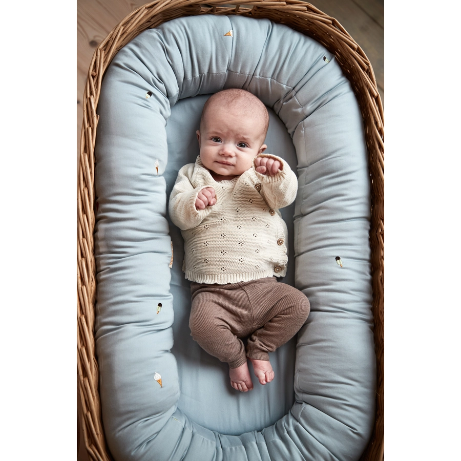 Filibabba Babynest 2. Generation – Cool Summer Stickerei – Pearl Blue