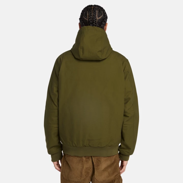 Jaqueta bomber masculina com capuz e isolamento térmico em lona verde.