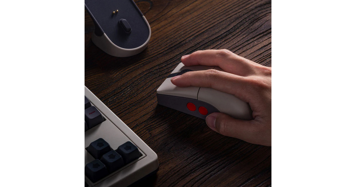 8BitDoRetro R8 Mouse - N Edition  (Grijs/rood, 50 - 26000 DPI, Bluetooth / USB-C / 2.4 GHz)