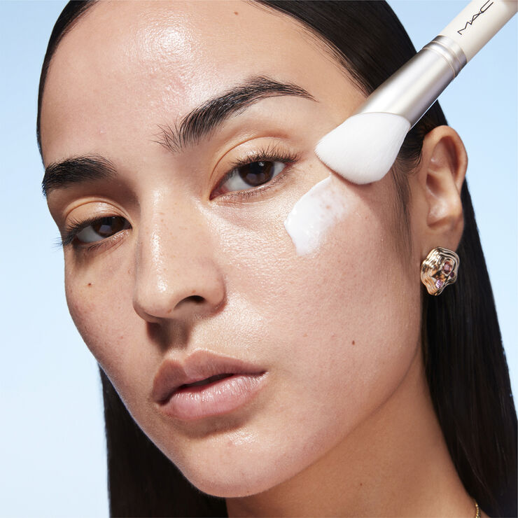 MAC Brushes - 001 Serum   Moisturizer Brush