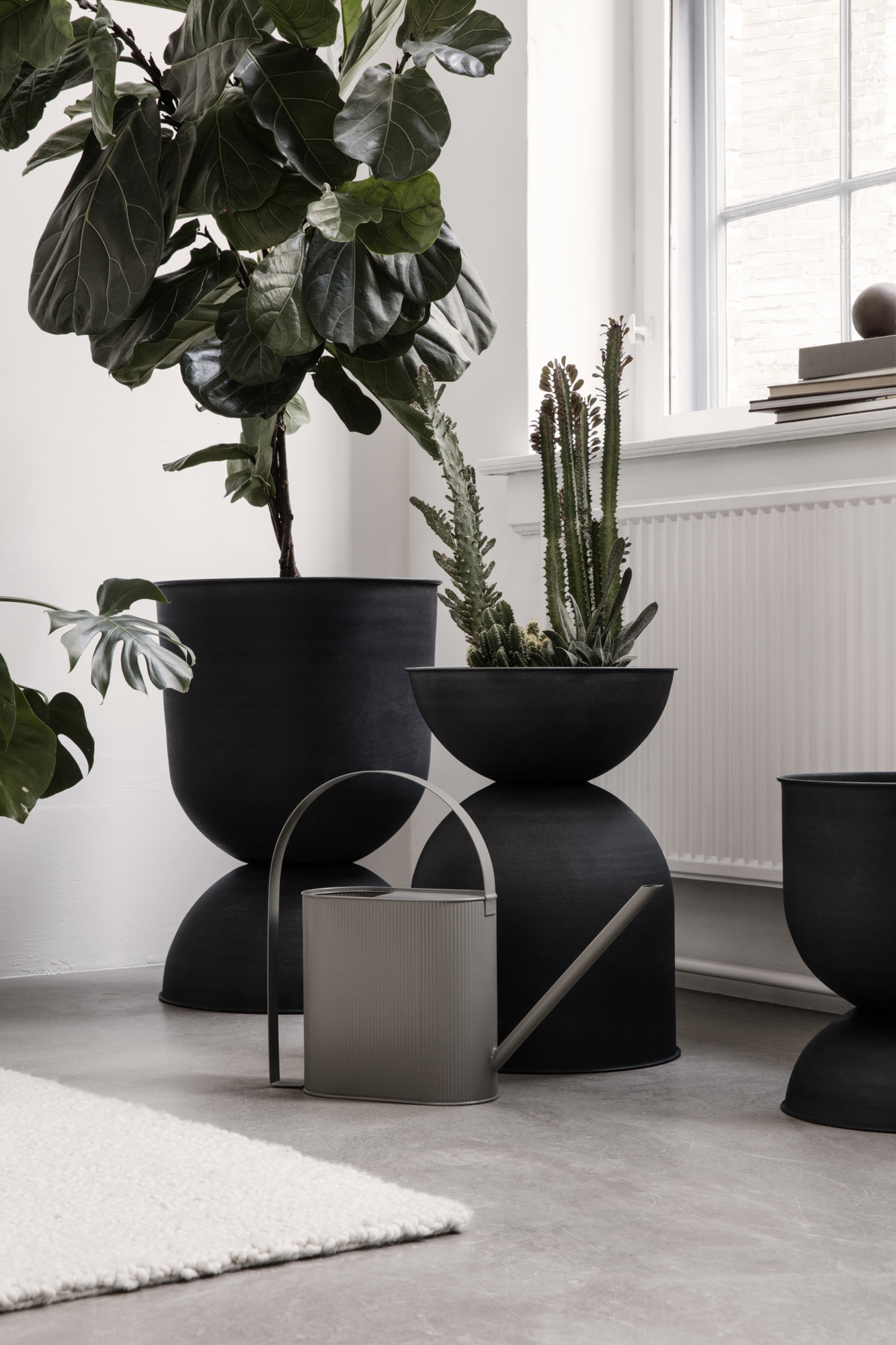 Bloempot Hourglass M zwart