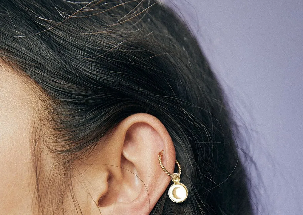 Boucles d'oreille dorée White Dust Cosmic Rope Wilhelmina Garcia