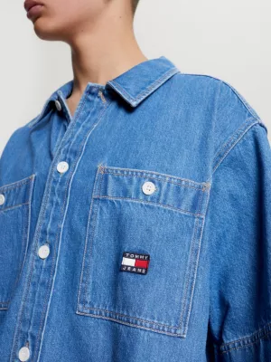 Camisa jeans de manga curta com logo nas costas