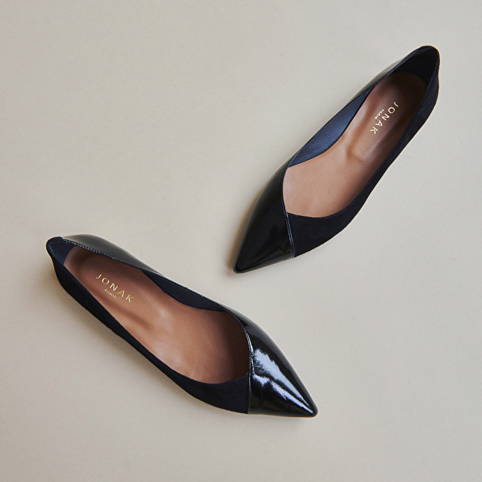 Ballerines pointues  en cuir brillant et velours noir