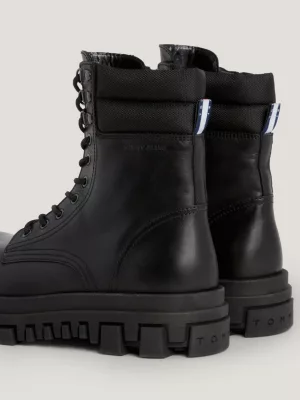 Botas de couro de cano médio com travas elevadas