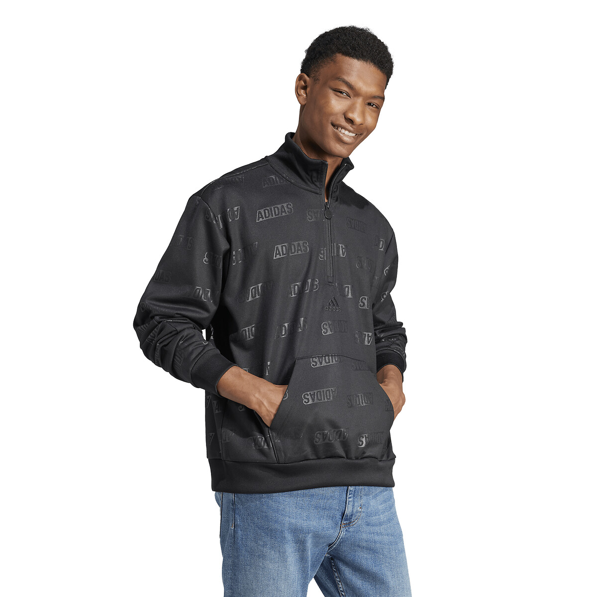 ADIDAS ROUPAS ESPORTIVAS<br>Suéter com gola alta e zíper, marca amada