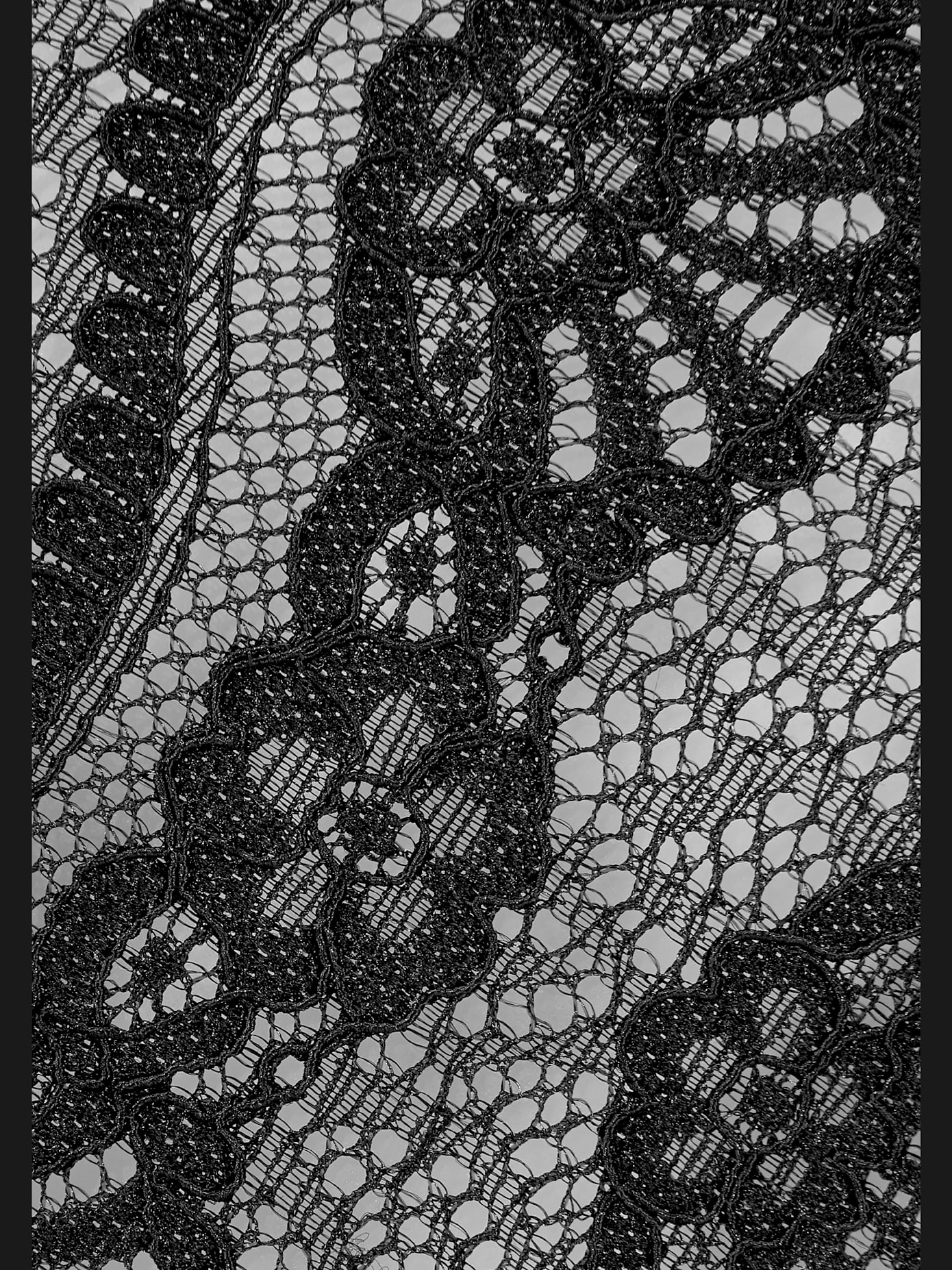 String avec chaînes à strass amovibles sur les côtés