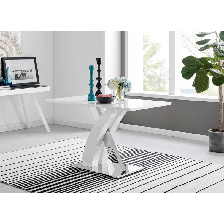 Conjunto de mesa de jantar branca com acabamento brilhante e 4 cadeiras de jantar de luxo em couro sintético.