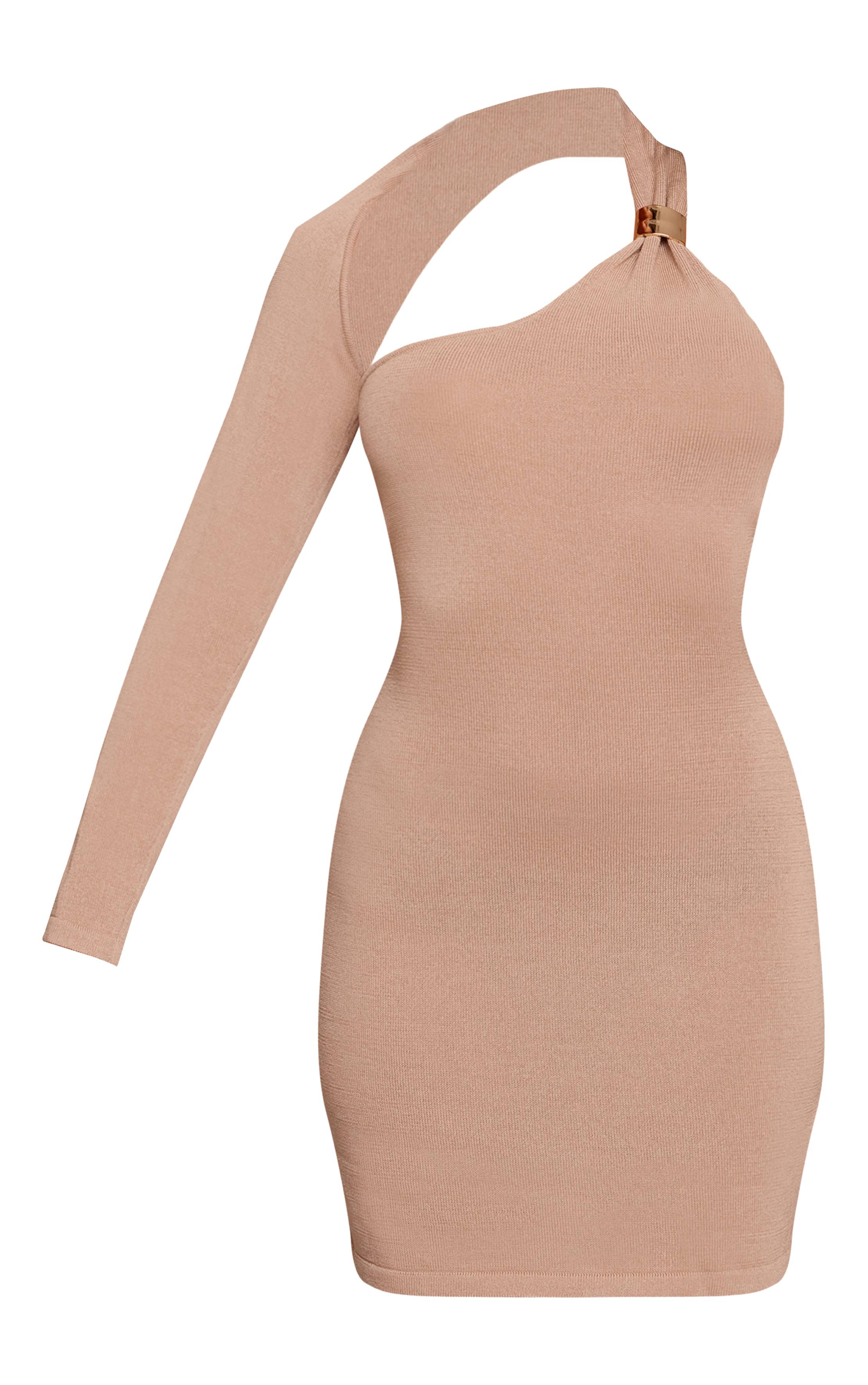 Beige Robe À Manche Unique Avec Détail De Finition