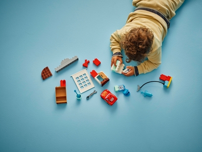 LEGO McQueens bezoek aan Docs garage (10456)