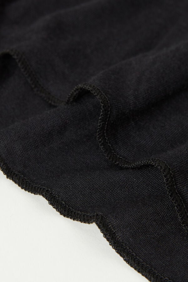 Camiseta ultraleve de modal com decote em V e detalhes em cashmere.
