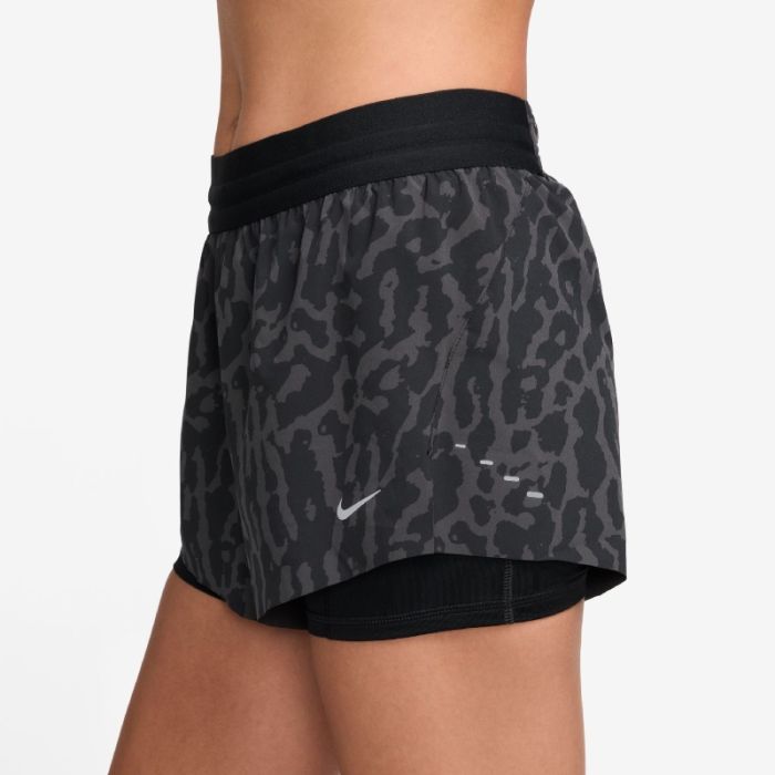 Nike Dame Shorts Swift NVLT Dri-FIT Mid-Rise 2in1 Shorts Sort
