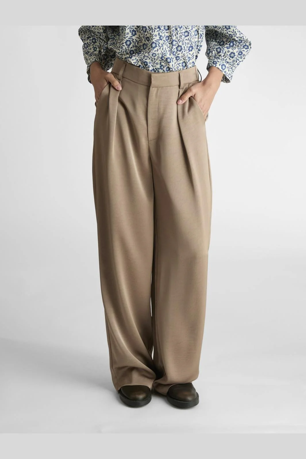 Neo Noir Alessandra Heavy Sateen Pants dark taupe