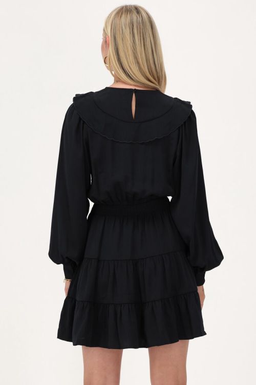 Donkerblauwe jurk met embroidery en ruffles