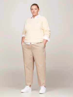 Calças chino de corte reto e slim fit com modelagem curva