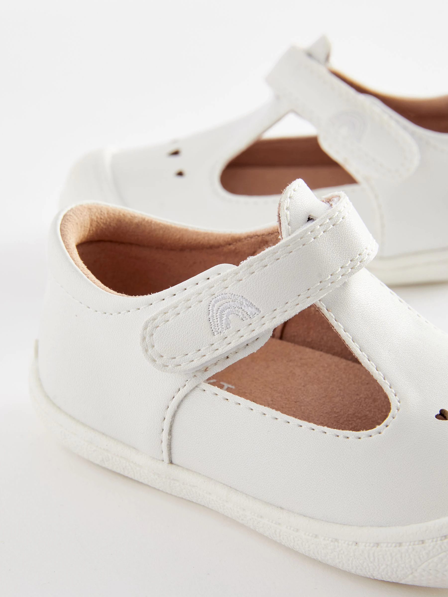 Wit - Babyslofjes met T-bandje