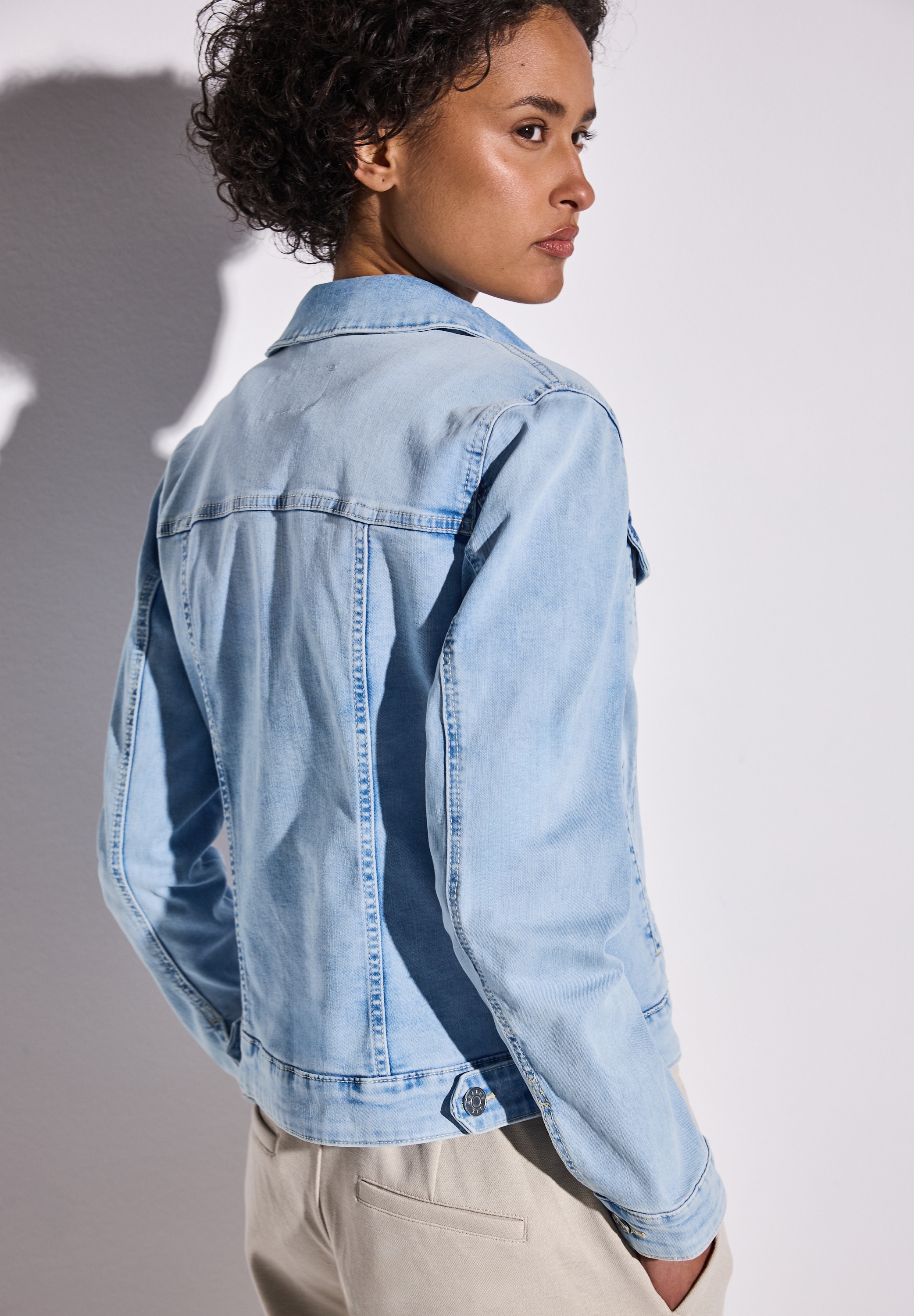 STREET ONE Jeansjacke ohne Kapuze im Bleached-Look und mit Knopfleiste