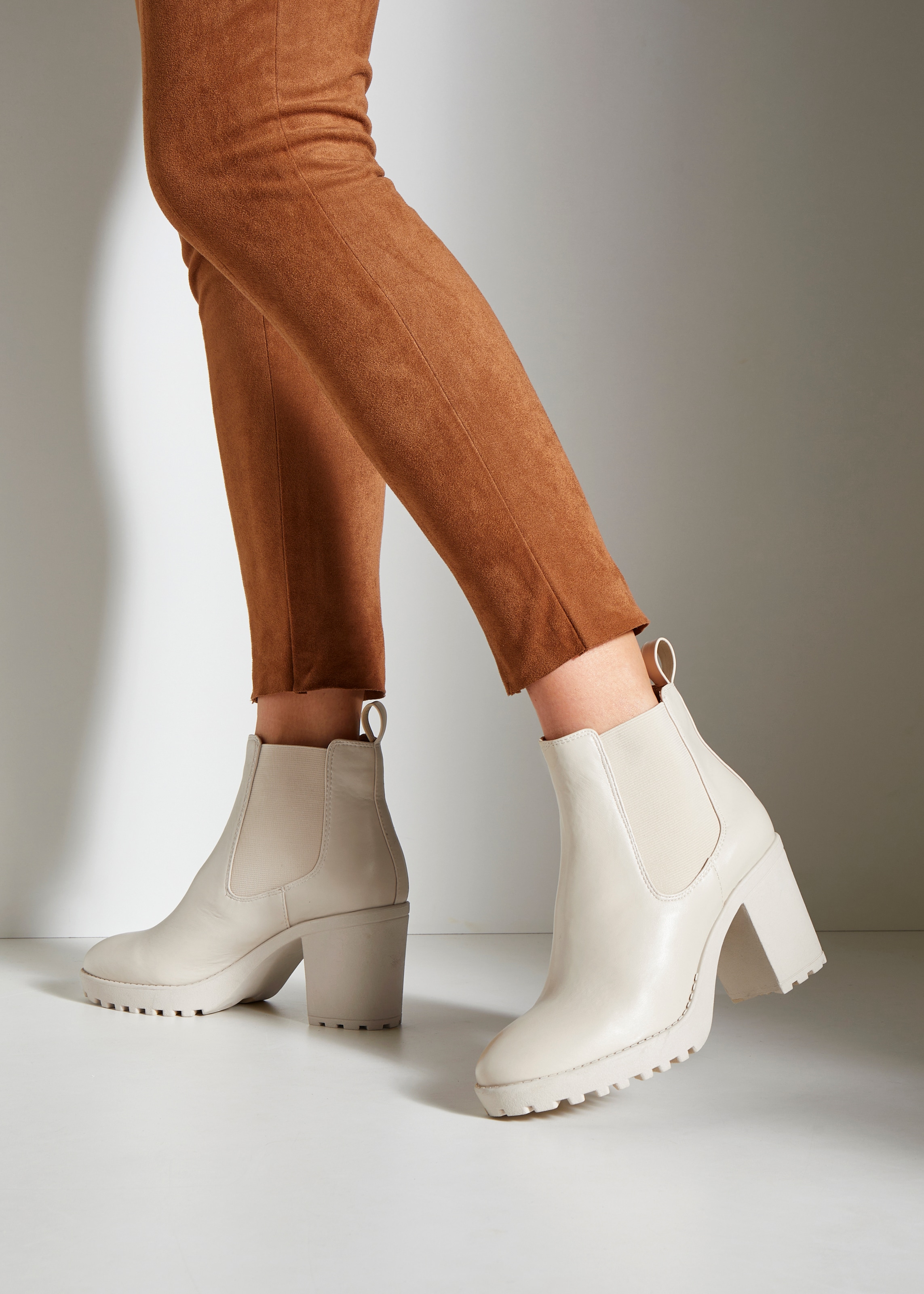 Vivance Chelseaboots  mit Blockabsatz & Stretch-Einsatz, High-Heel-Stiefelette, Ankle Boots