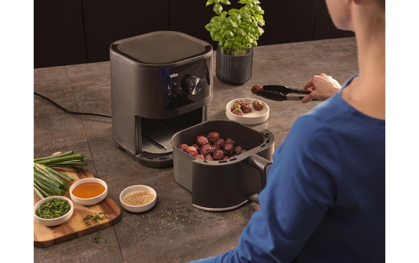 Heissluft-Fritteuse MultiFry 3 HF3000 4.3 lVielseitige Fritteuse mit Rapid Air Heisslufttechnologie