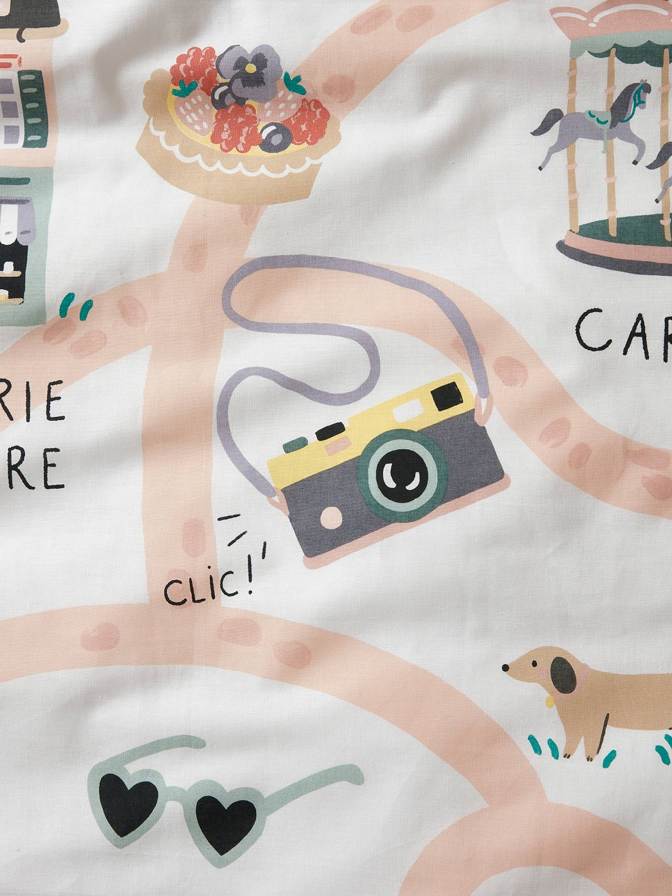 Conjunto infantil de capa de edredom e fronha, liso em branco claro e lilás com estampas.