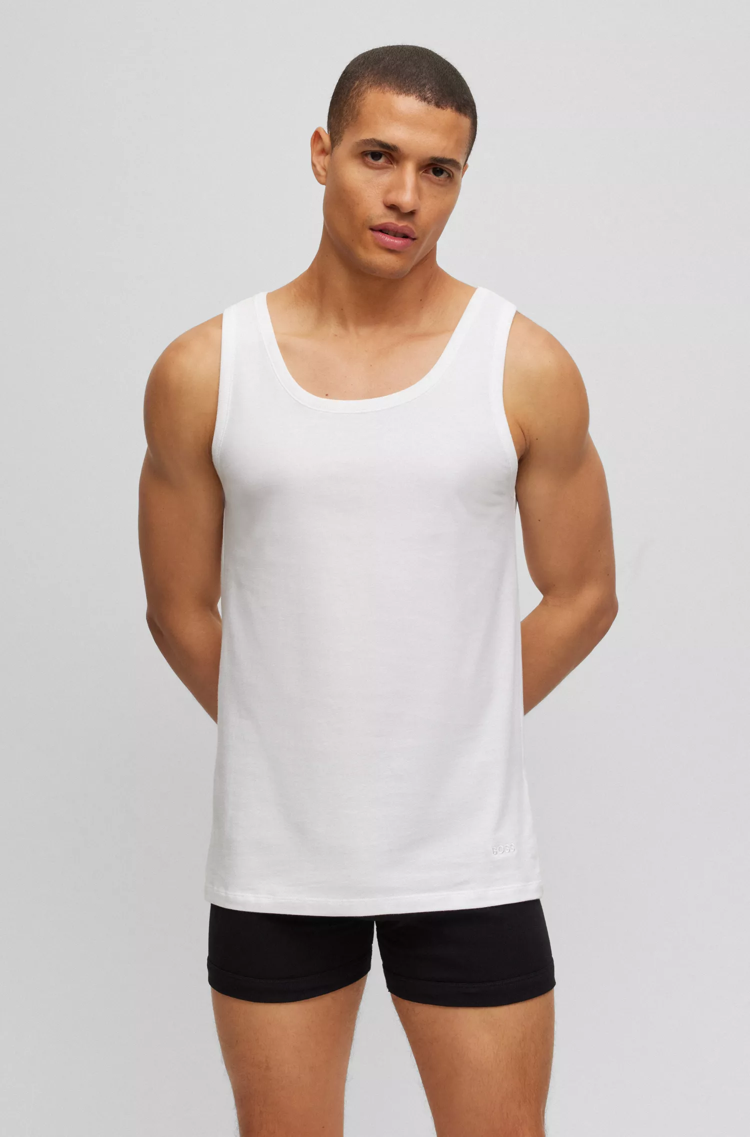 BOSS Black - Pacote com três camisetas regatas de algodão com logotipos bordados.