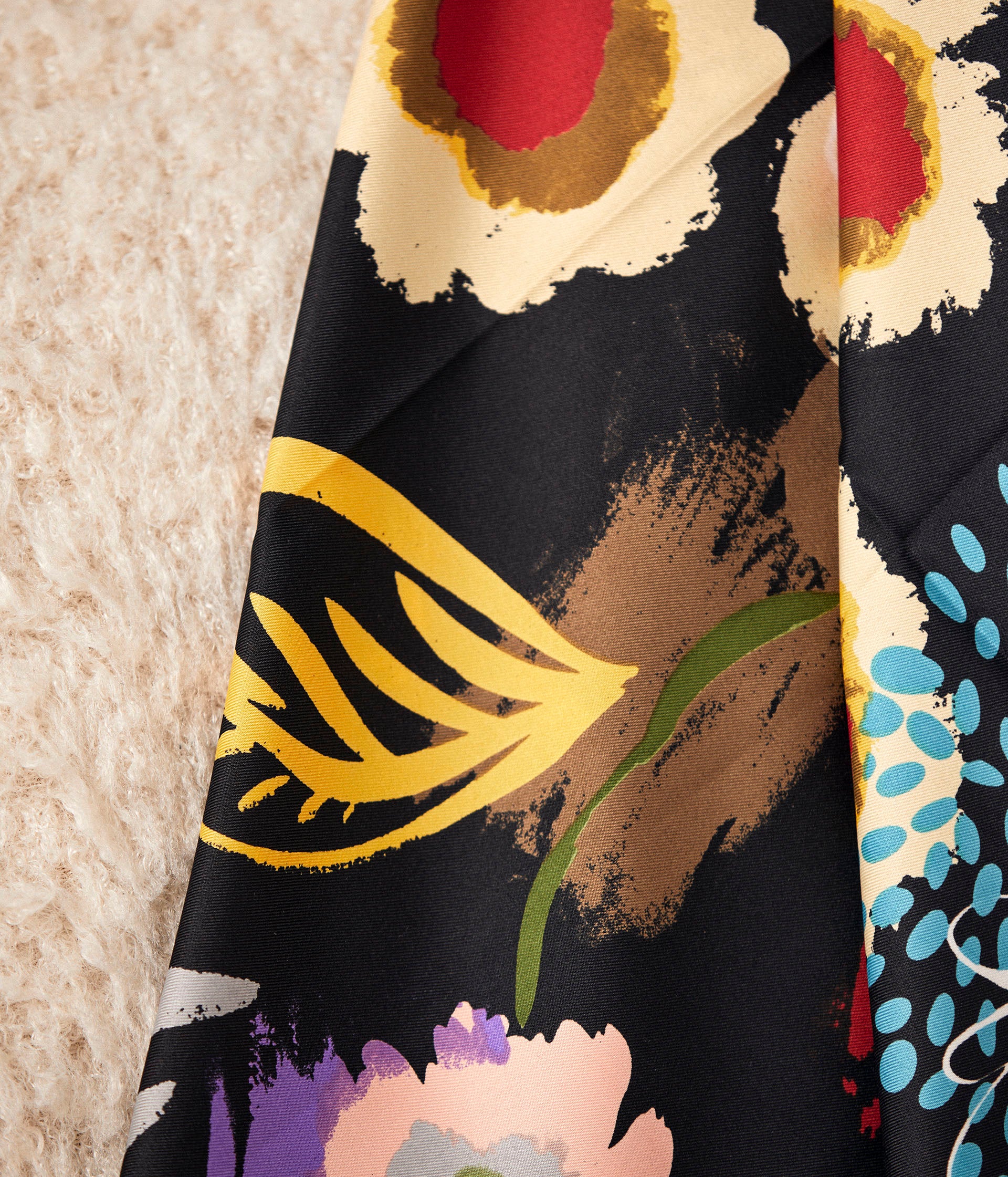 Foulard noir fleuri Carmela