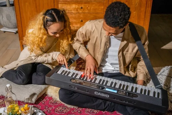 Casio LK-S450, Digital synthesizer, Kor, Flanger/Digital signalbehandling (DSP), Efterklang, 5 W, Sort, LCD, Vekselstrøm, Batteri