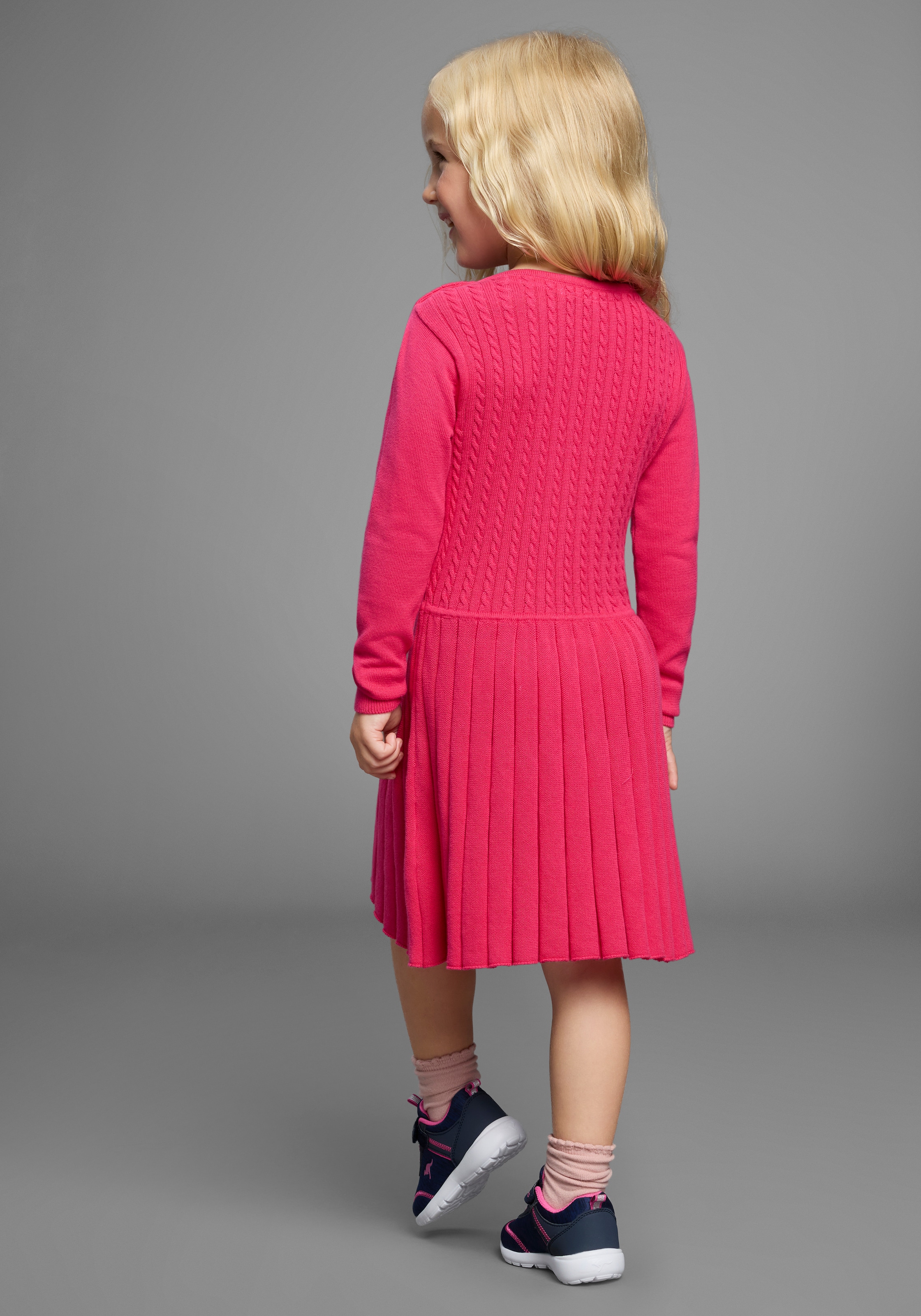 KangaROOS Strickkleid »Strickkleid mit Faltenrock« Niedliches Strickkleid mit Zopfmuster für kleine Mädchen