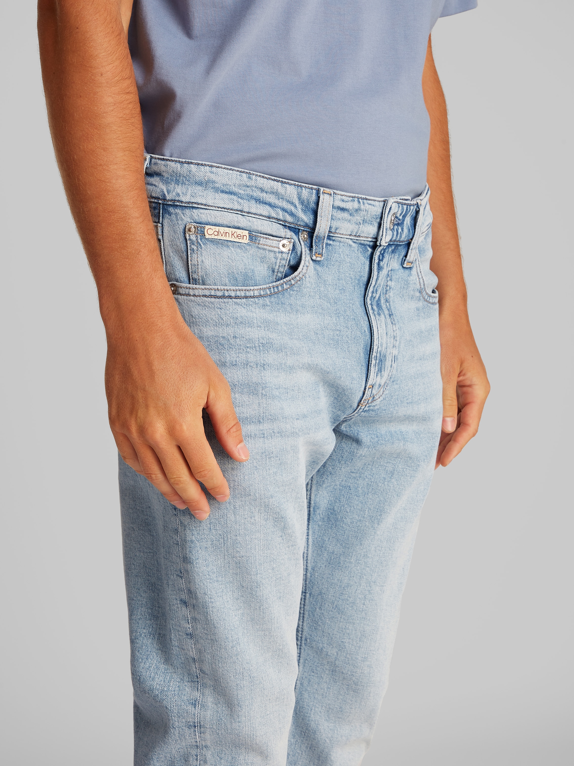 Calvin Klein Jeans Tapered-fit-Jeans »SLIM TAPER« in hellblauer Waschung