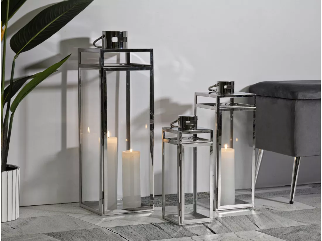 Set de 3 lanternes argentées en métal et verre - 22x22,5x70,5 cm, 18x18,5x50 cm, 14x14,5x38 cm - pour illuminer votre espace avec une lumière magique.