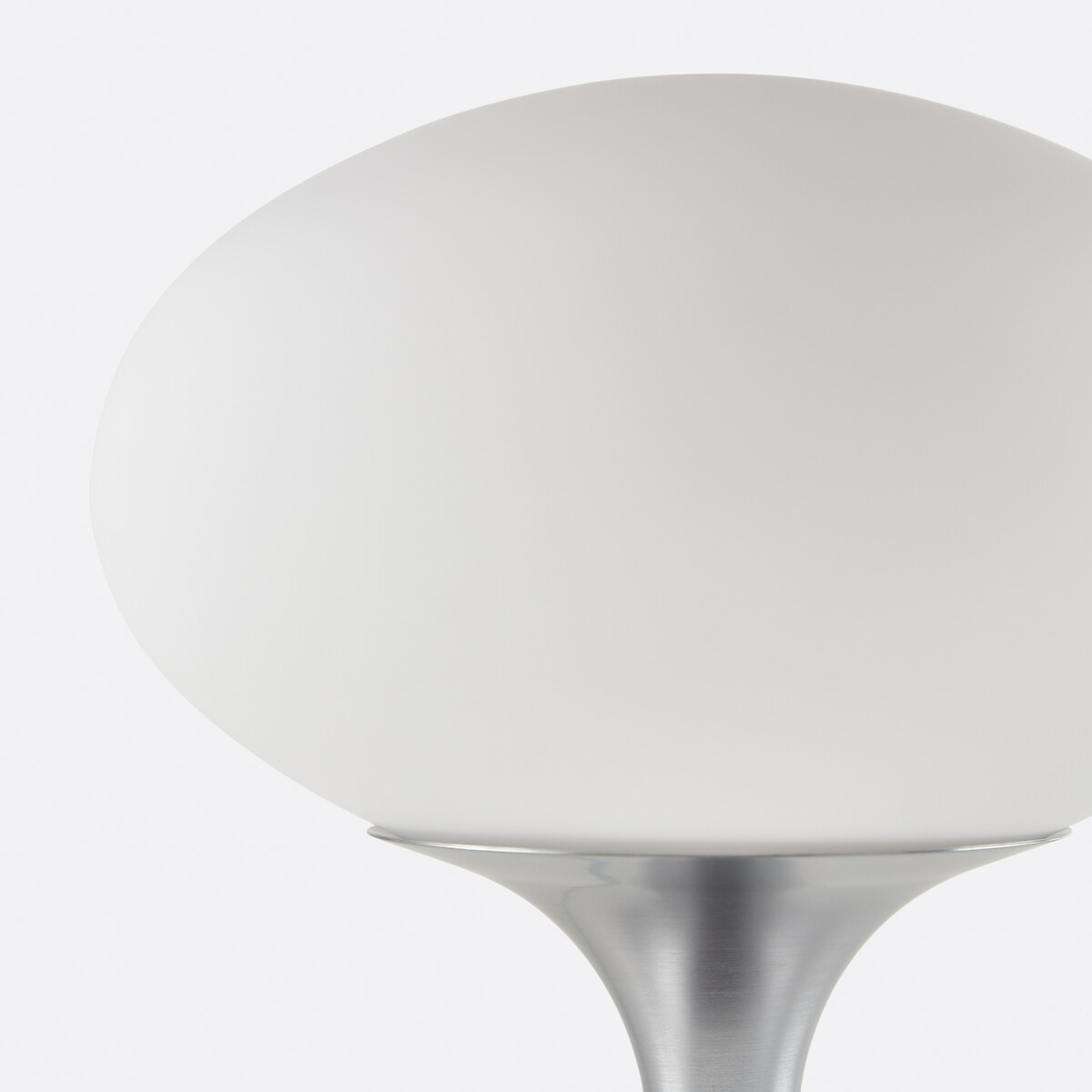 LA REDOUTE INTERIEURS<br>Candeeiro de mesa em ferro opalino e cromado, Merisa