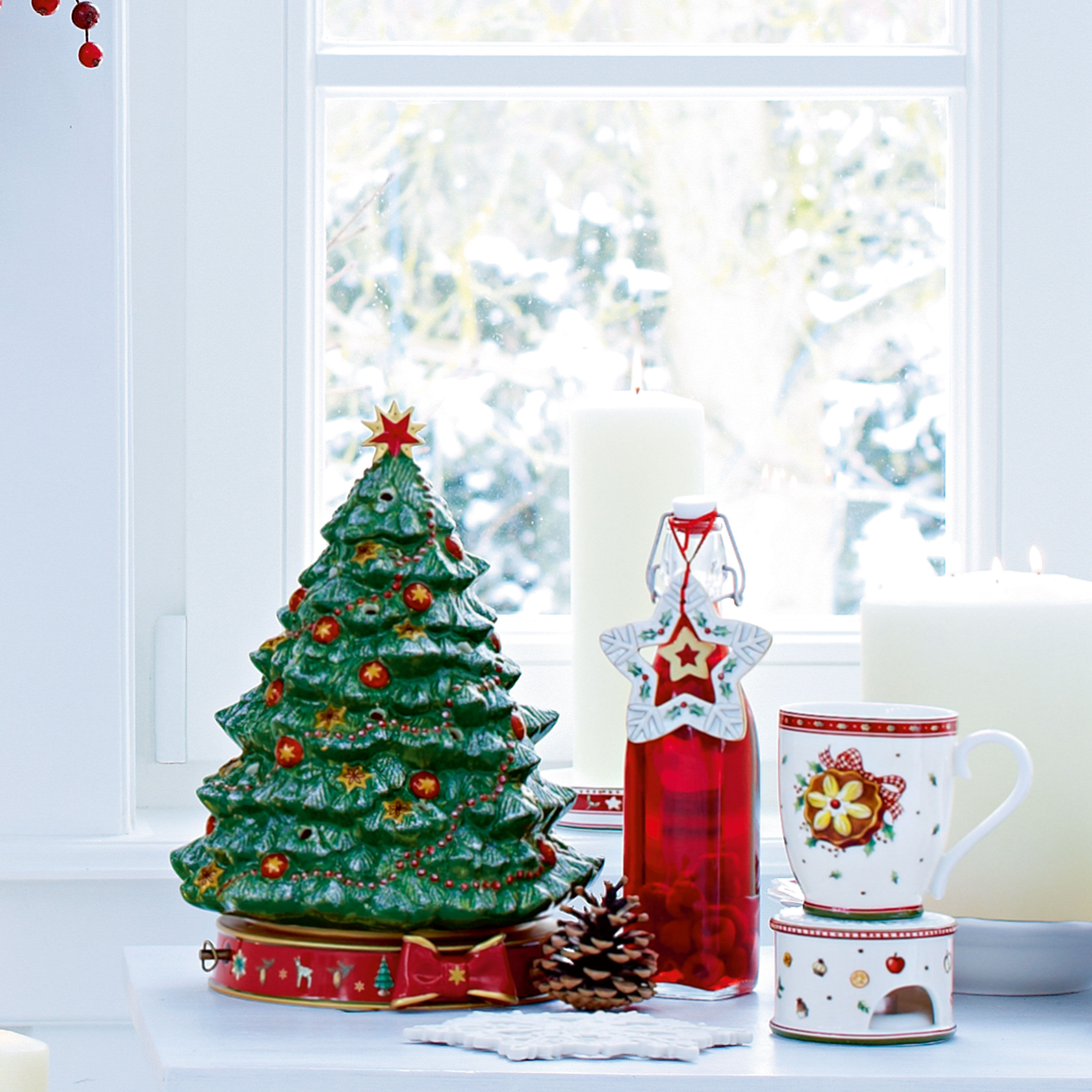 Toy's Delight Christmas music box Green, 9.3'' x 7.9'' x 13''