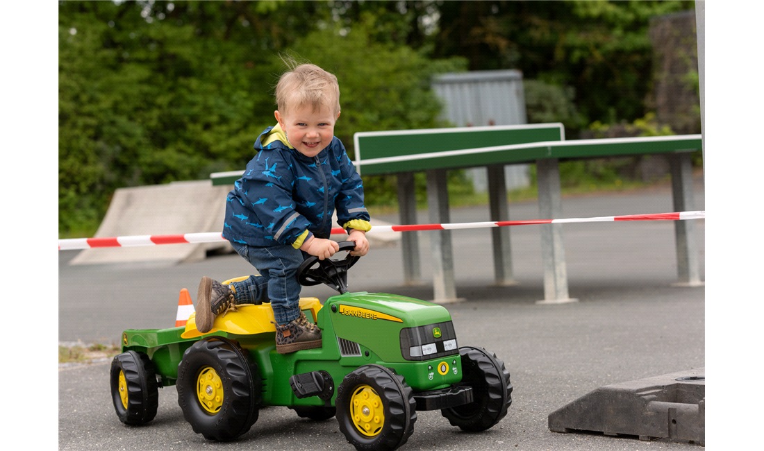 John Deere børnetraktor med anhænger