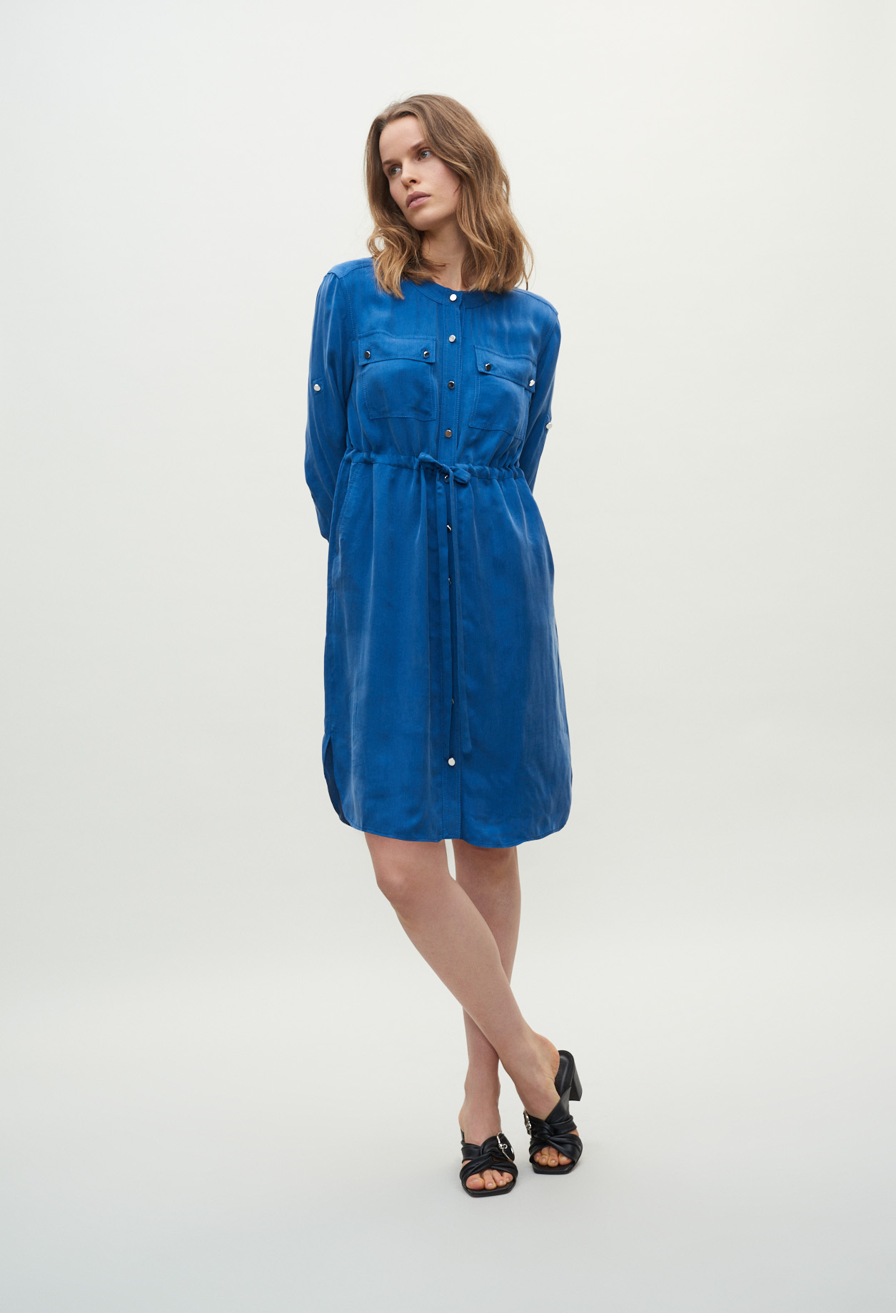 Robe boutonnee &agrave; col rond