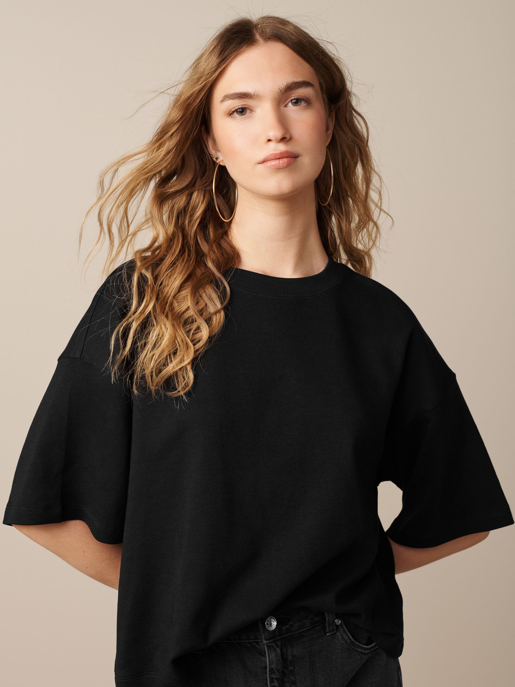 Zwart - Boxy oversized T-shirt met relaxte pasvorm van zware stof en ronde hals