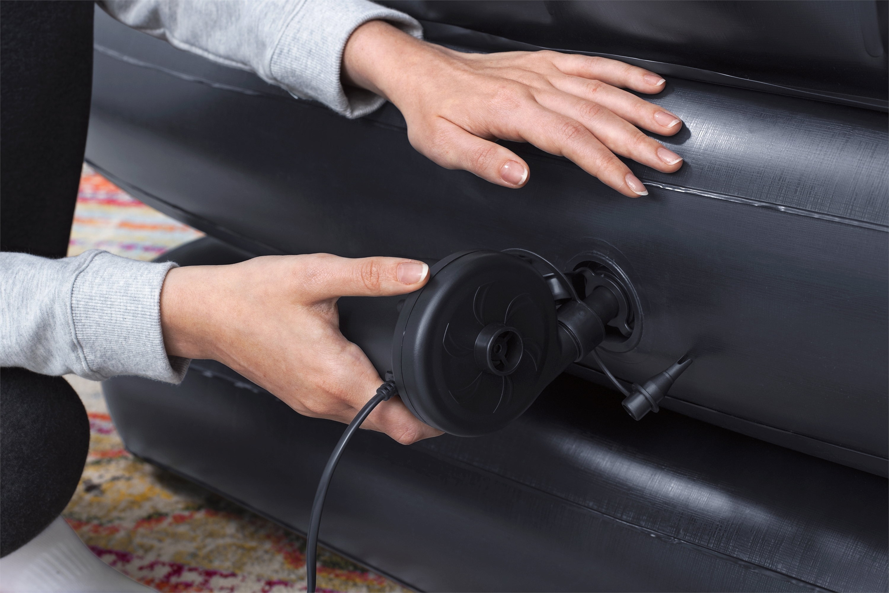 Sofa aufblasbar 5-in-1 mit Elektropumpe schwarz