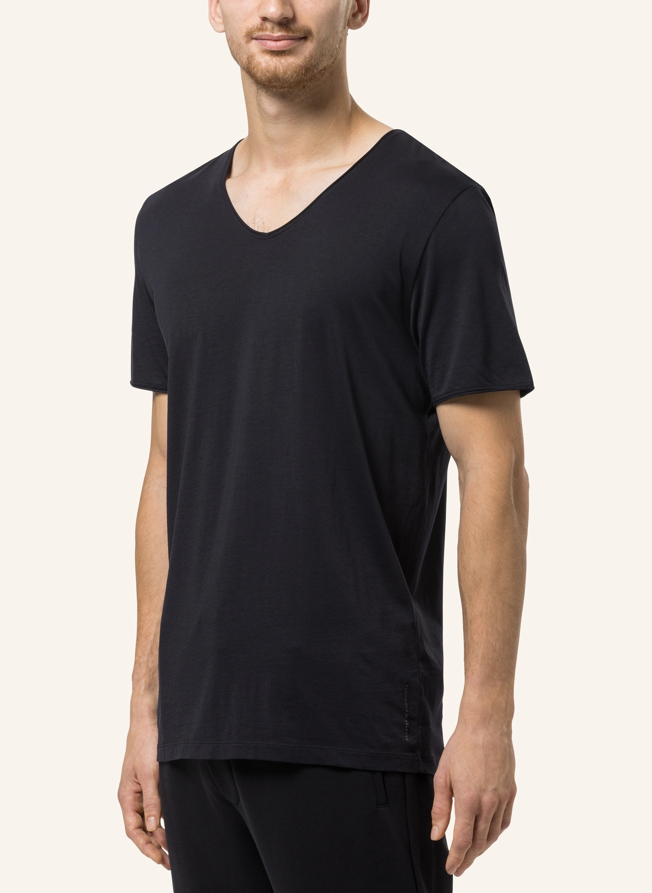 TRUSTED HANDWORK V Neck 1/2-Sleeve T-Shirt with Roll Edge