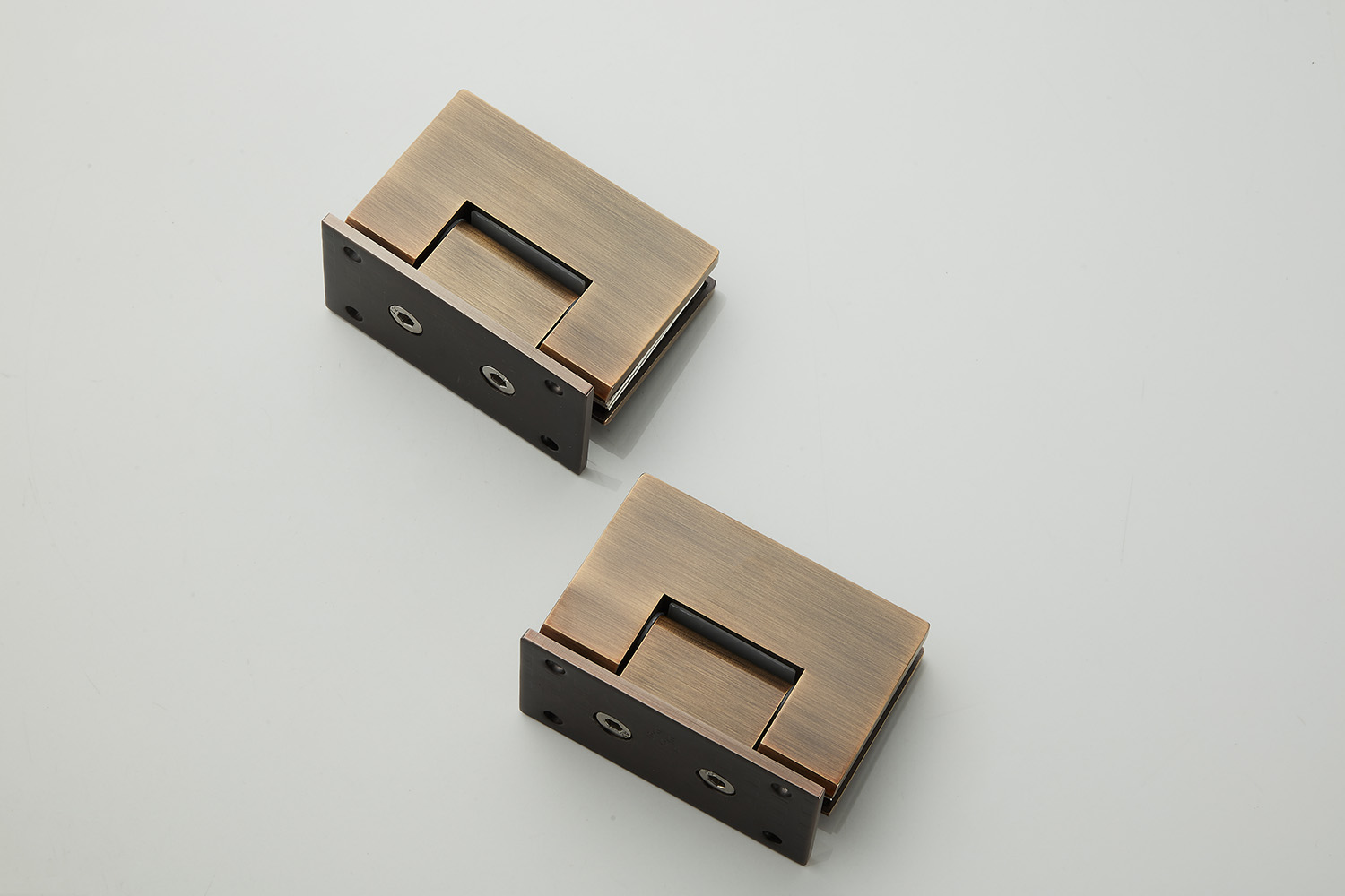 Saniclear Modern Antique scharnieren met pluggen en schroeven verouderd messing