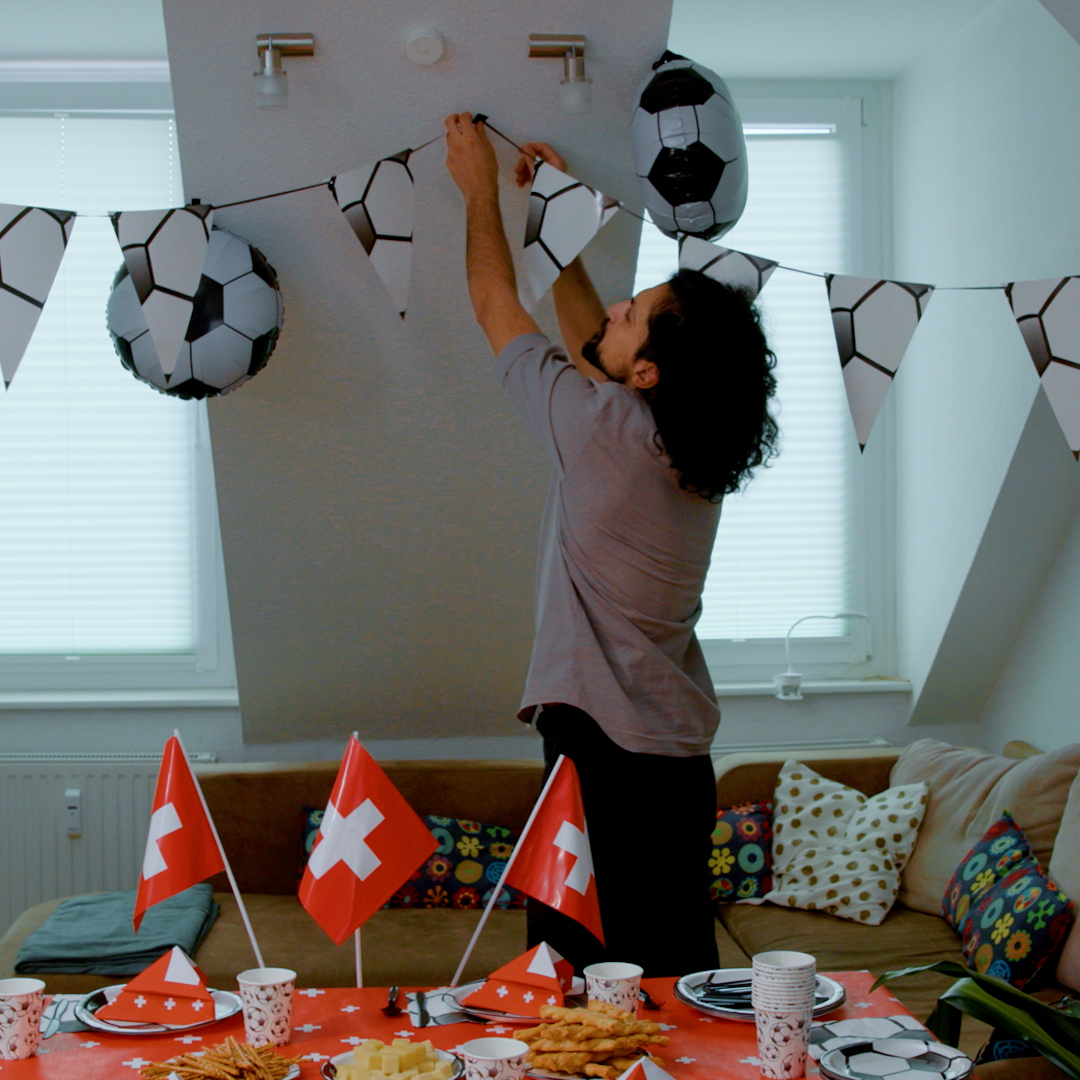 (10x1.2m) Einweg Tischtuch Rolle Party Deko Tischdecke für 1. August - Schweizer Kreuz