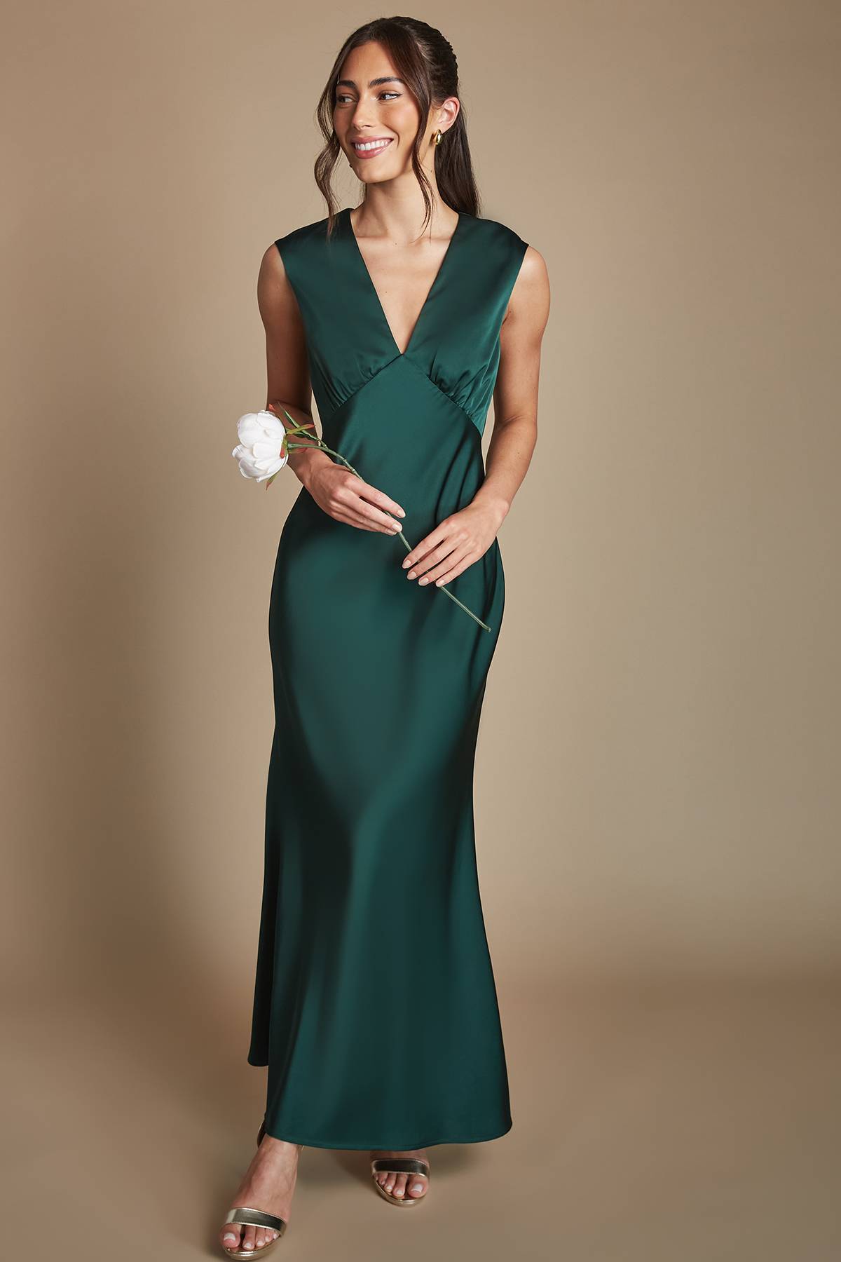 Oasis Robe De Demoiselle D'honneur Longue En Satin Émeraude Avec Dos Ouvert
