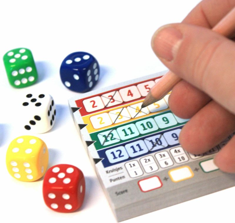 White Goblin Games - Qwixx - Dobbelspel - Multicolor - Houten Dobbelstenen