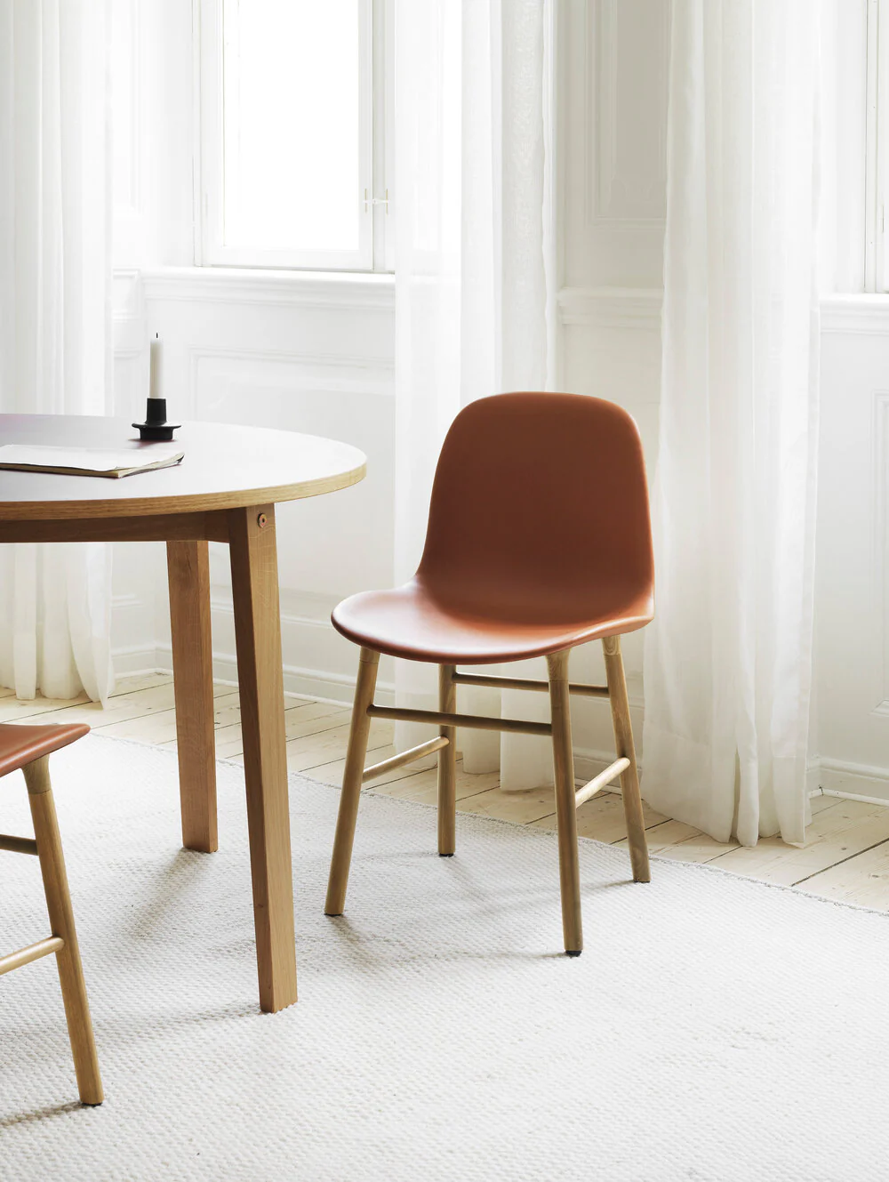 Normann Copenhagen  Form stol med chrome ben - hvid