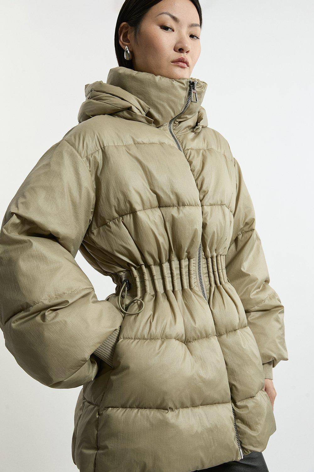 KarenMillen Veste Matelassée à Casynthétiqueche avec Cordon de Serrage à la Taille et Poignets Côtelés