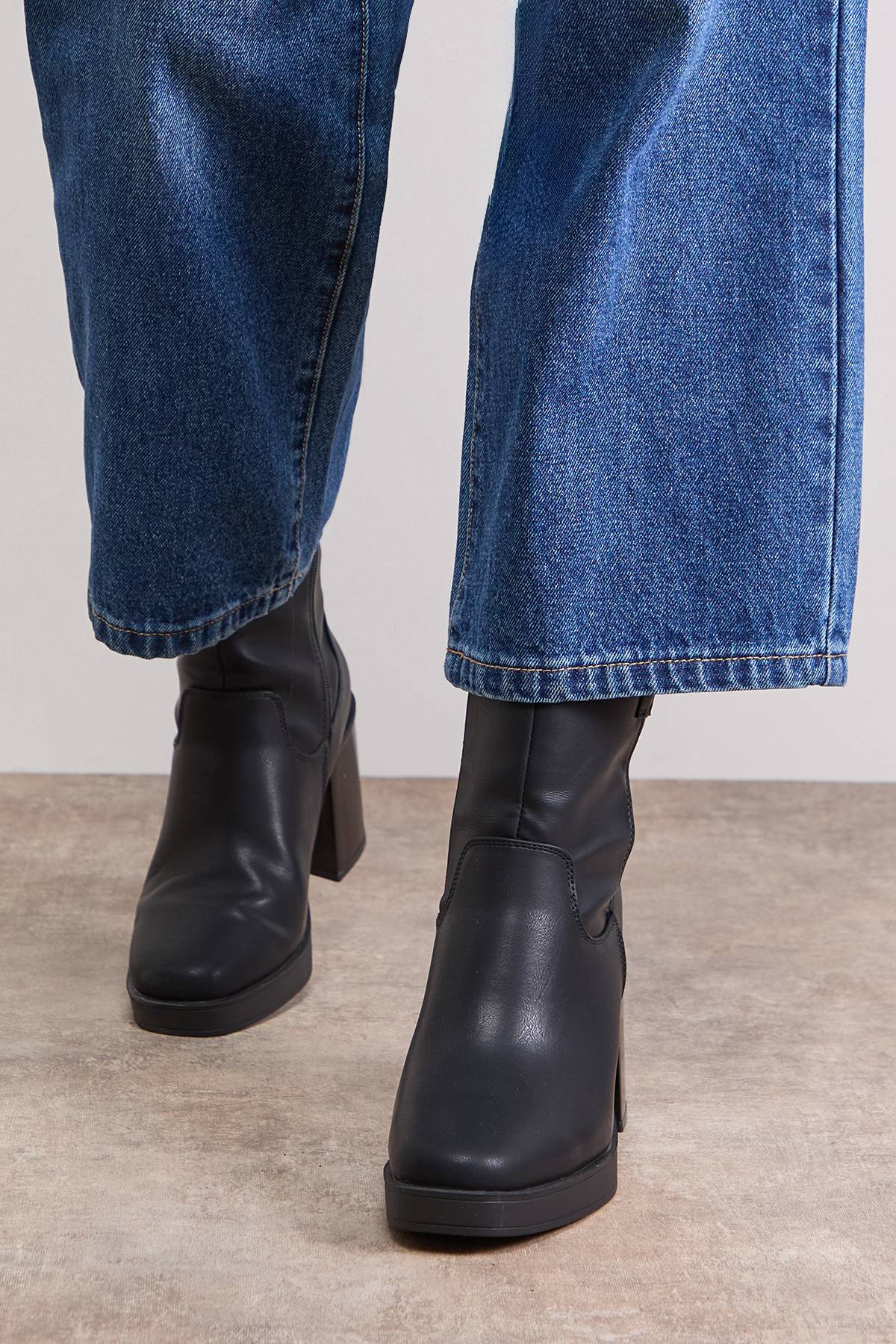 Oasis Bottines à Plateforme Carina Coupe Large en synthétique à Bout Rond et Talon Bloc Haut