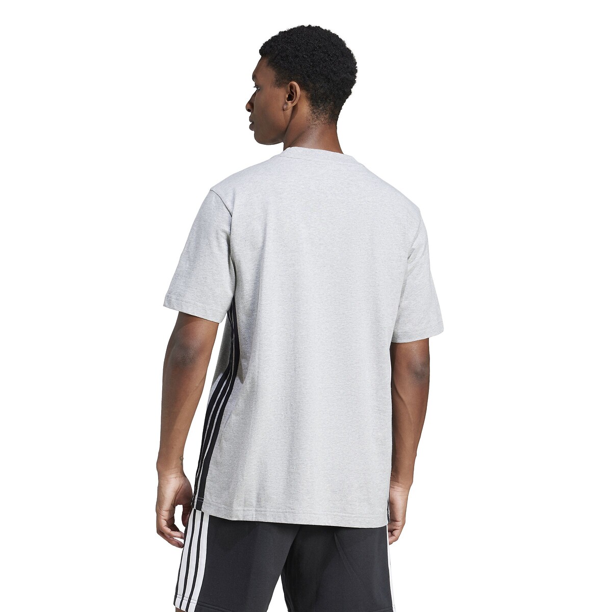 ADIDAS SPORTSWEAR<br>Camiseta essencial de manga curta com 3 listras