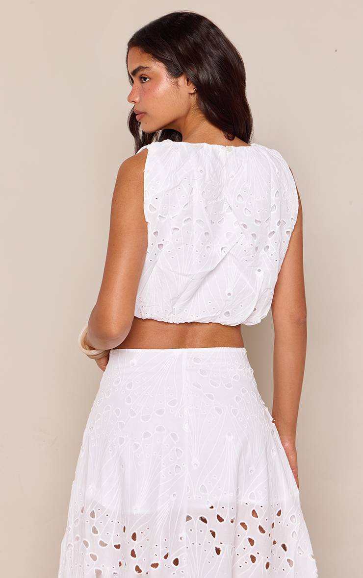 Blanc Haut Bouffant En Broderie Anglaise