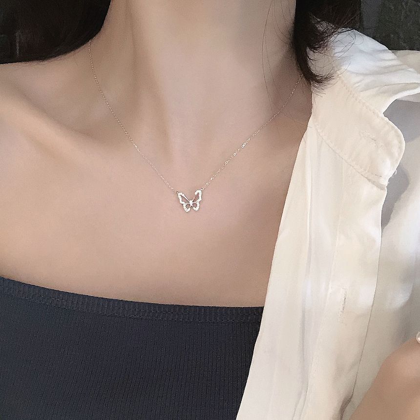 Hansha - Ketting met vlinderhanger en strasssteentjes
