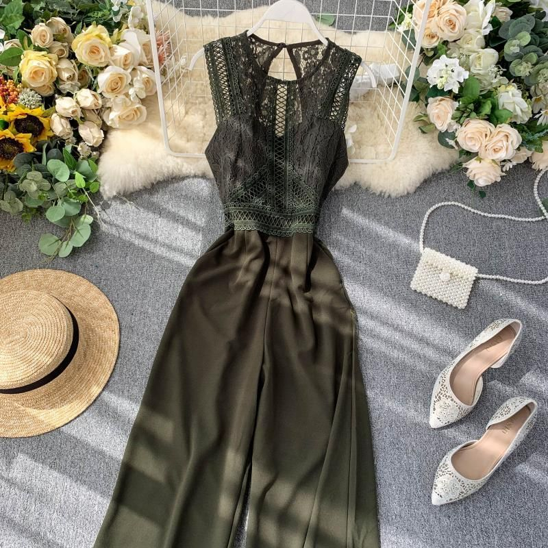 Lucuna - Mouwloze jumpsuit met kanten paneel