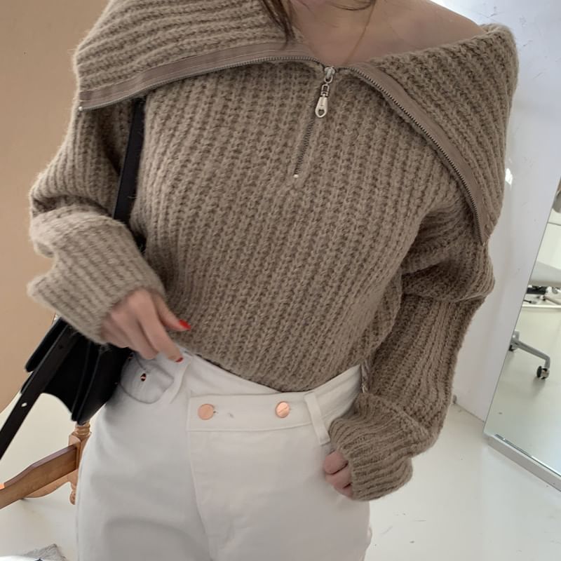 Rosesand - Lange mouw off-shoulder trui met halve rits en effen kleur