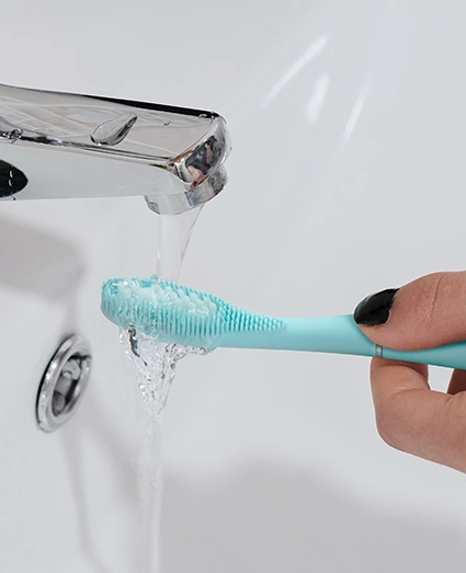 FOREO issa™ 4 - Hybrid Silicone Sonic Toothbrush